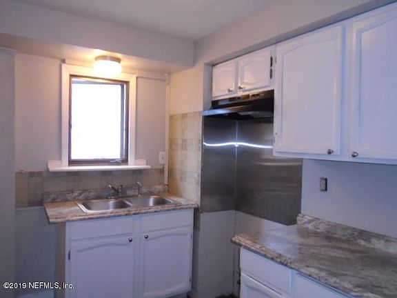 4th image of 717 Kenilworth Ave SE