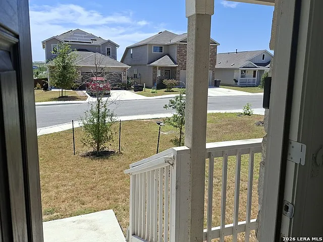 3 bed, 2.0 bath, 1464 sqft, $1,550 — Photo 2
