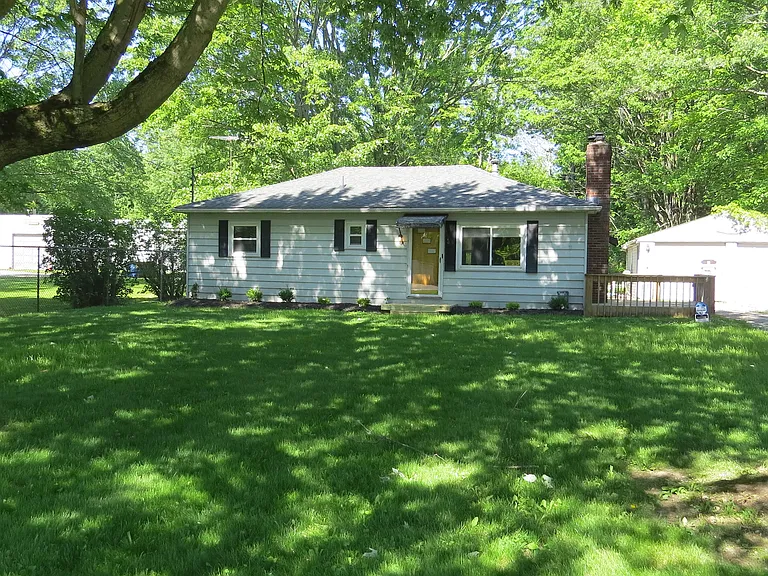 8190 Leavitt Rd — Photo 2