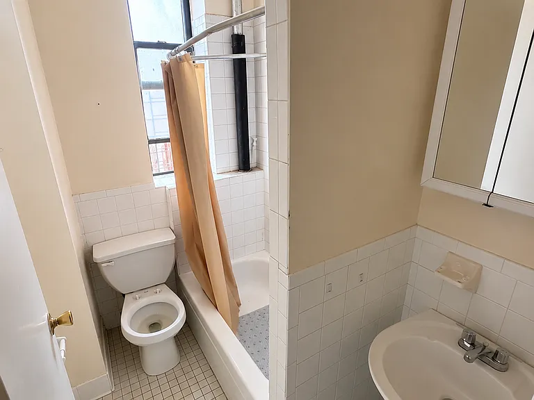 643 Cauldwell Ave #3 — Photo 3