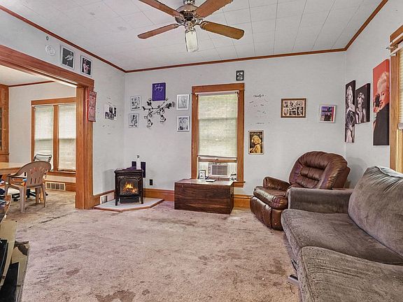 4th image of 909 Clinton Ave