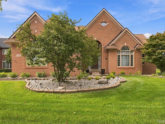 4th image of 190 McDougal Ct