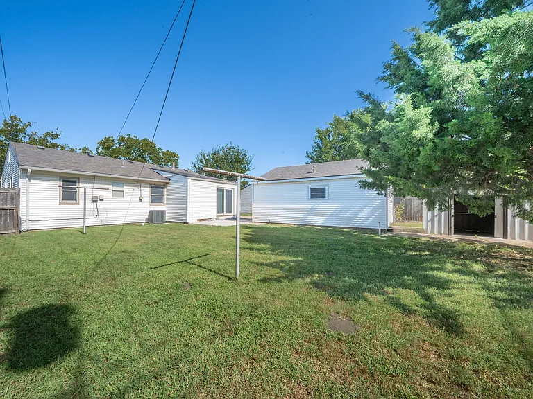 3118 S McLean Blvd — Photo 17