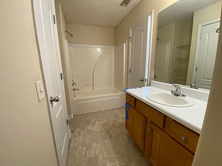 361 Bridgewater Cir — Photo 8