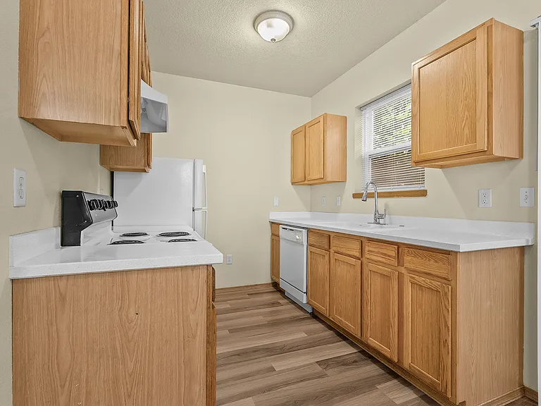 4920 NE Lombard St — Photo 2
