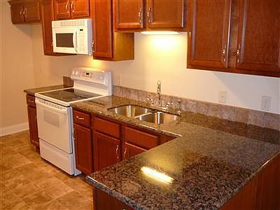 2nd image of 187 Woodbury Glen St