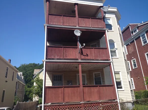 30 Woodlawn St, Jamaica Plain, MA 02130