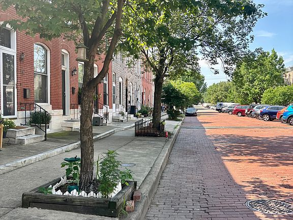 3rd image of 143 N Kenwood Ave