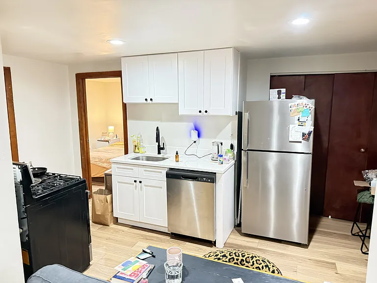 2840 N Whipple St #G — Photo 4