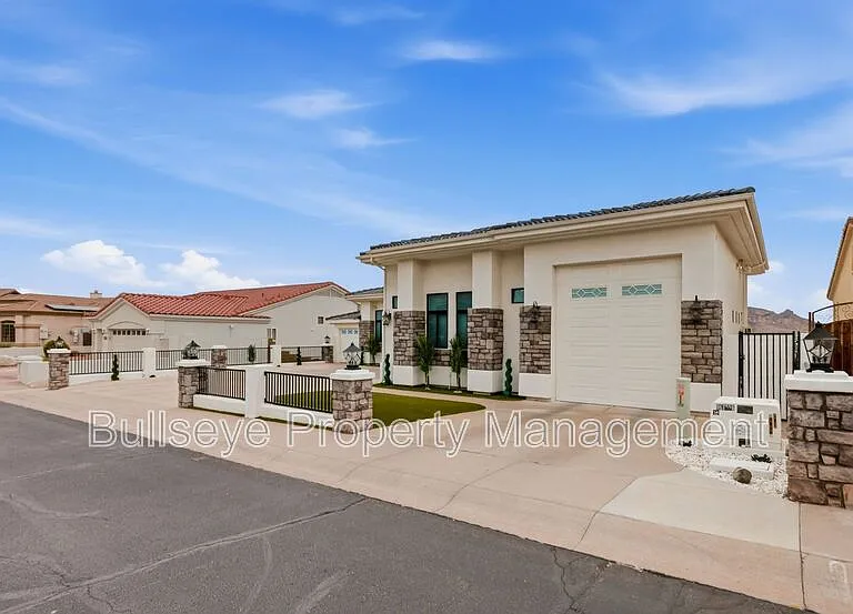 1527 E Villa Maria Dr — Photo 3