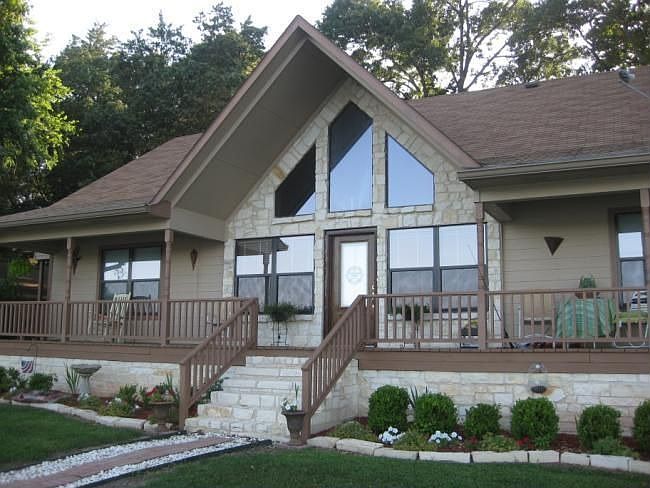 2nd image of 415 Sycamore Ln