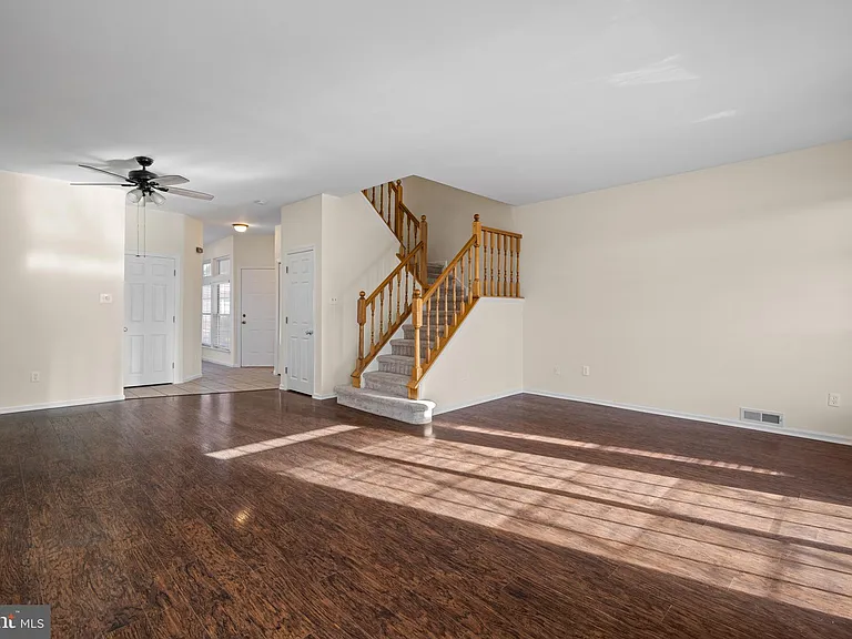 817 Thoreau Ln — Photo 8