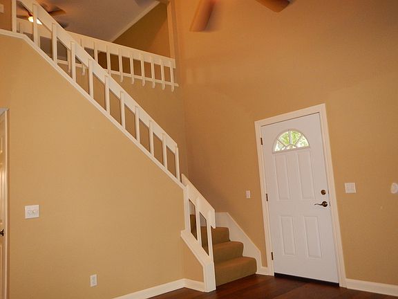 5th image of 921 W Parkway Dr
