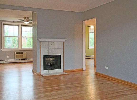 2nd image of 2436 W Farragut Ave APT 3B