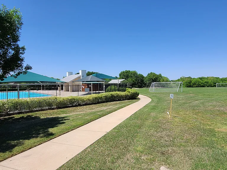 4413 New Meadow Dr — Photo 30