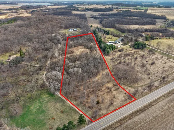 5341 NORTHWEST HIGHWAY, Waterford, WI 53185