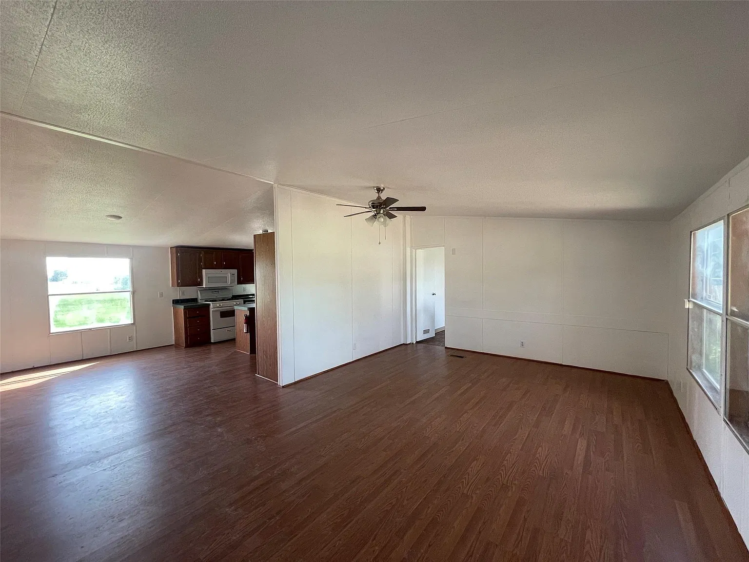 5 bed, 2.5 bath, 2128 sqft, $2,200 — Photo 3