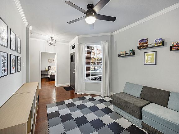 4th image of 2309 Orchid Dr