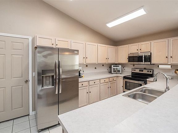 4th image of 227 Whittier St
