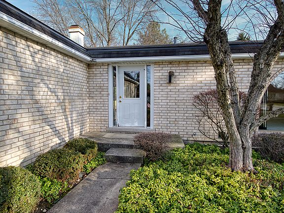 2nd image of 254 Arrowwood Dr
