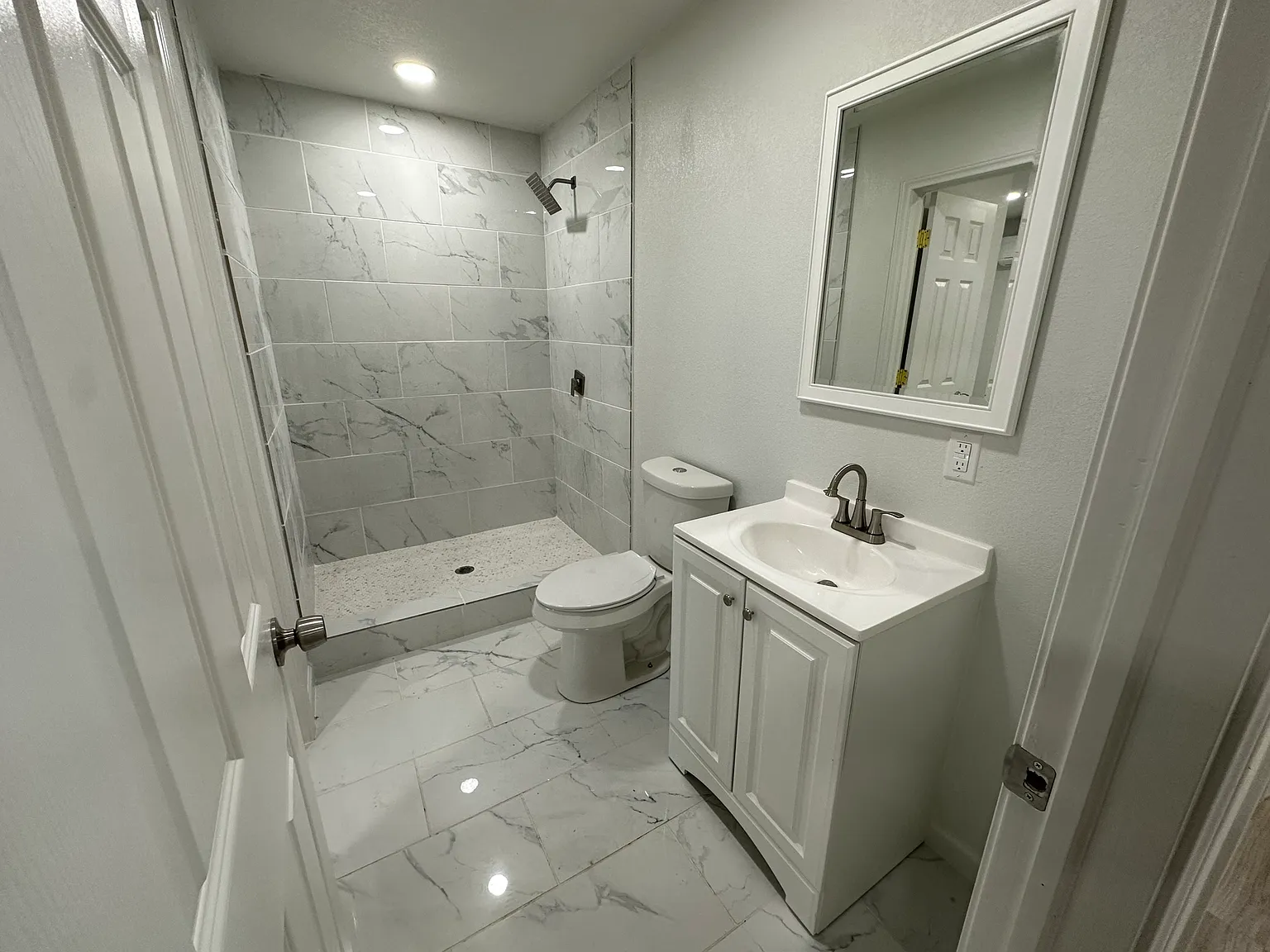2 bed, 1.0 bath, 756 sqft, $1,250 — Photo 3