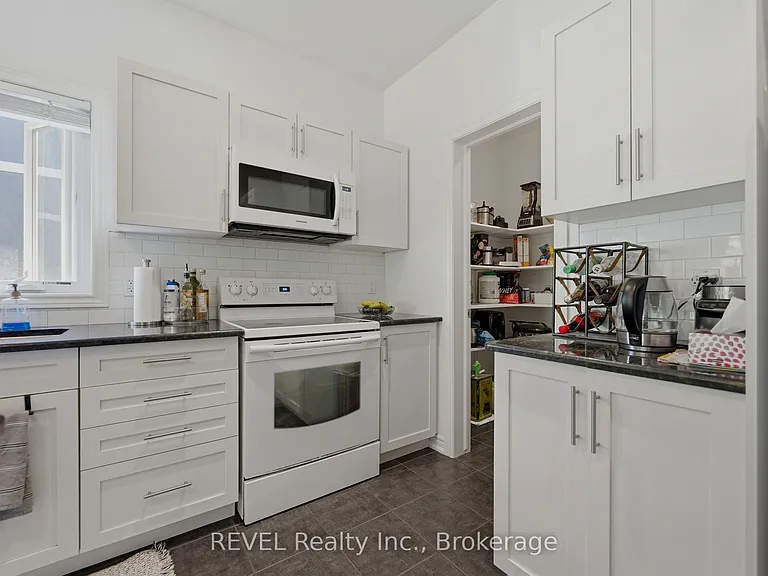 39 Pierpoint Dr — Photo 8