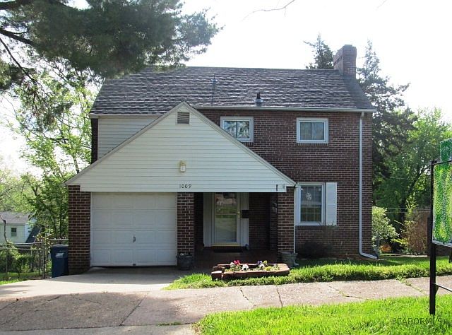 1st image of 1009 Holly Dr