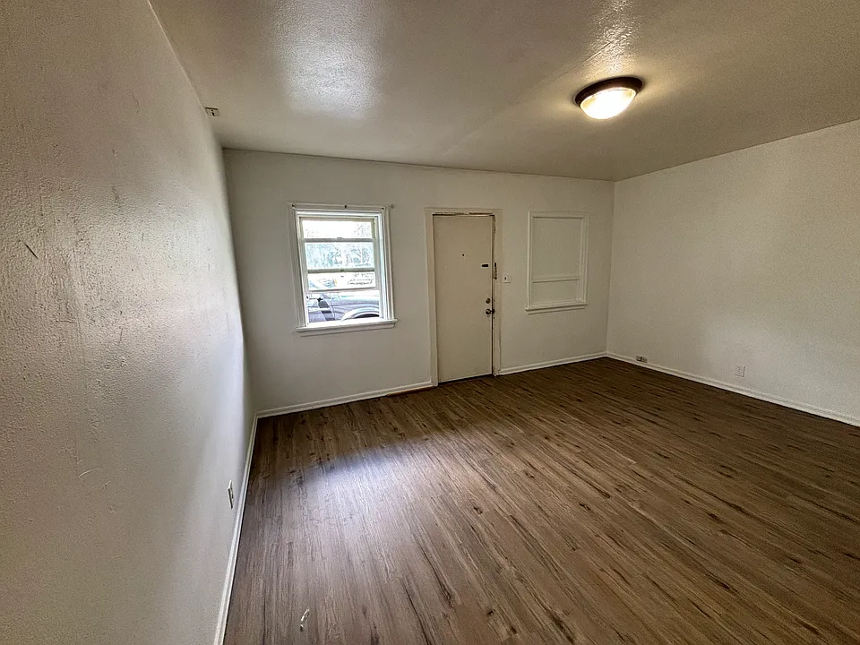 320 W Main St #12
