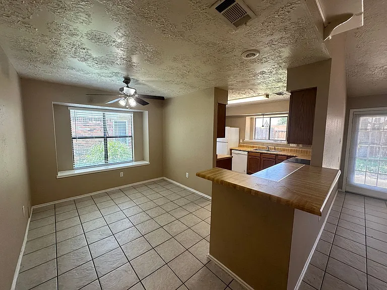 4045 Cavalry Dr — Photo 10