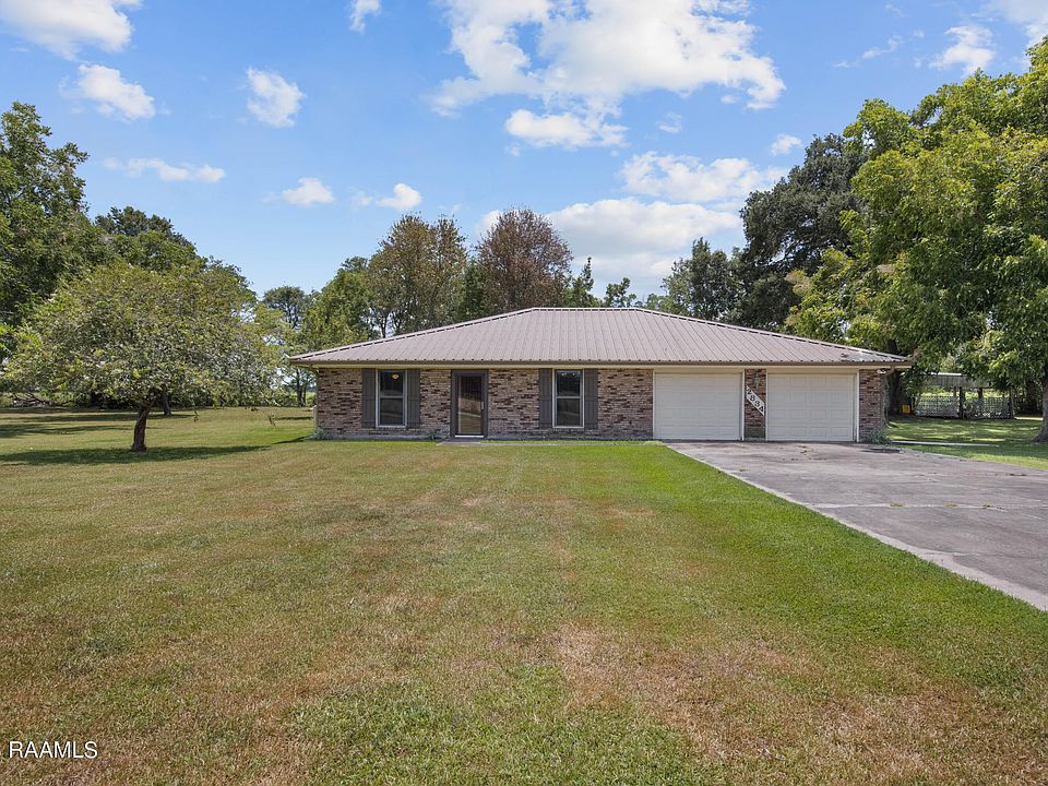 1st image of 2834 Green Briar Ln