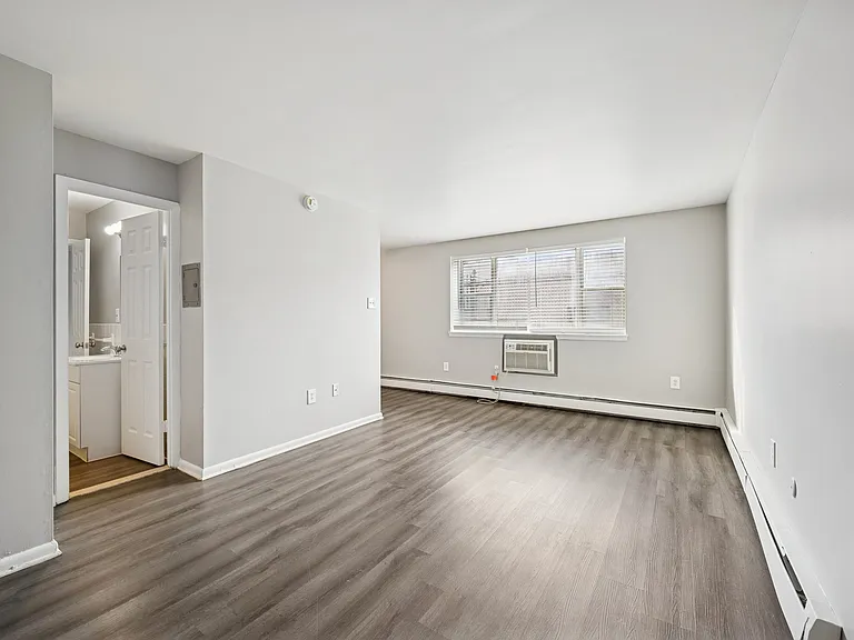 7206 Oxford Ave #11 — Photo 1