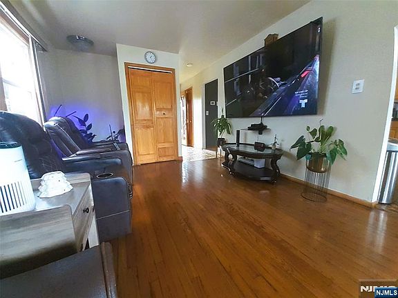 4th image of 75 PRESTON Street