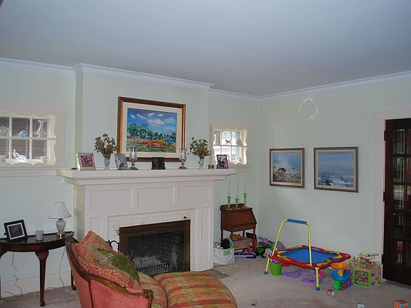 4th image of 42 Fordham Dr