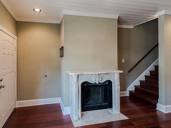 3rd image of 322 Wilcrest Dr #322