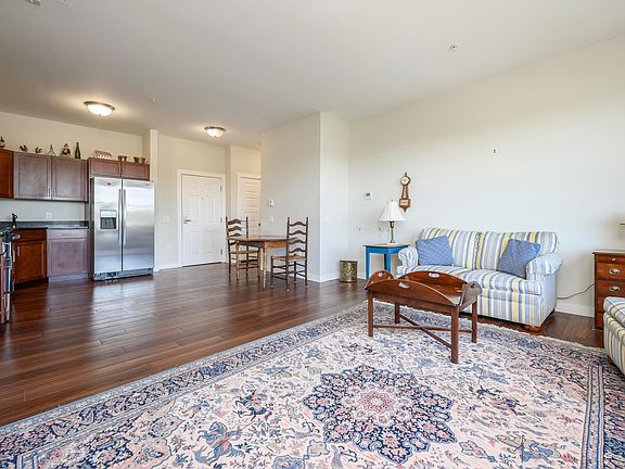 4th image of 100 Alden St #U233