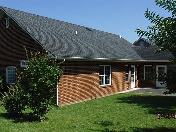 2nd image of 304 Carriage House Ct