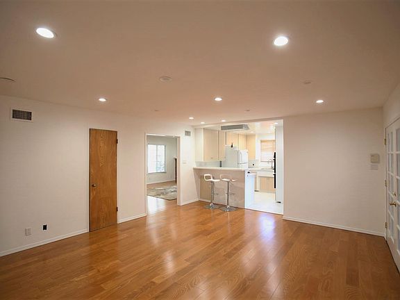 3rd image of 22156 Archwood St