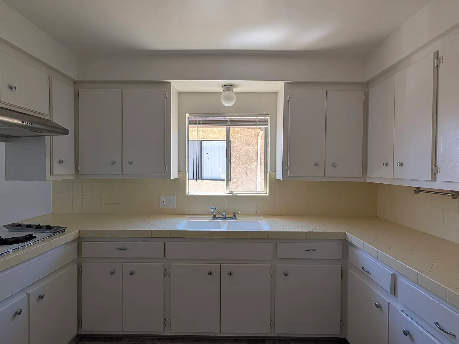 3 bed, $2,900 — Photo 3