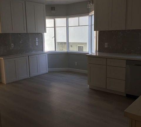 Very LARGE KITCHEN eat-in with lots of light and waterproof laminent floor.