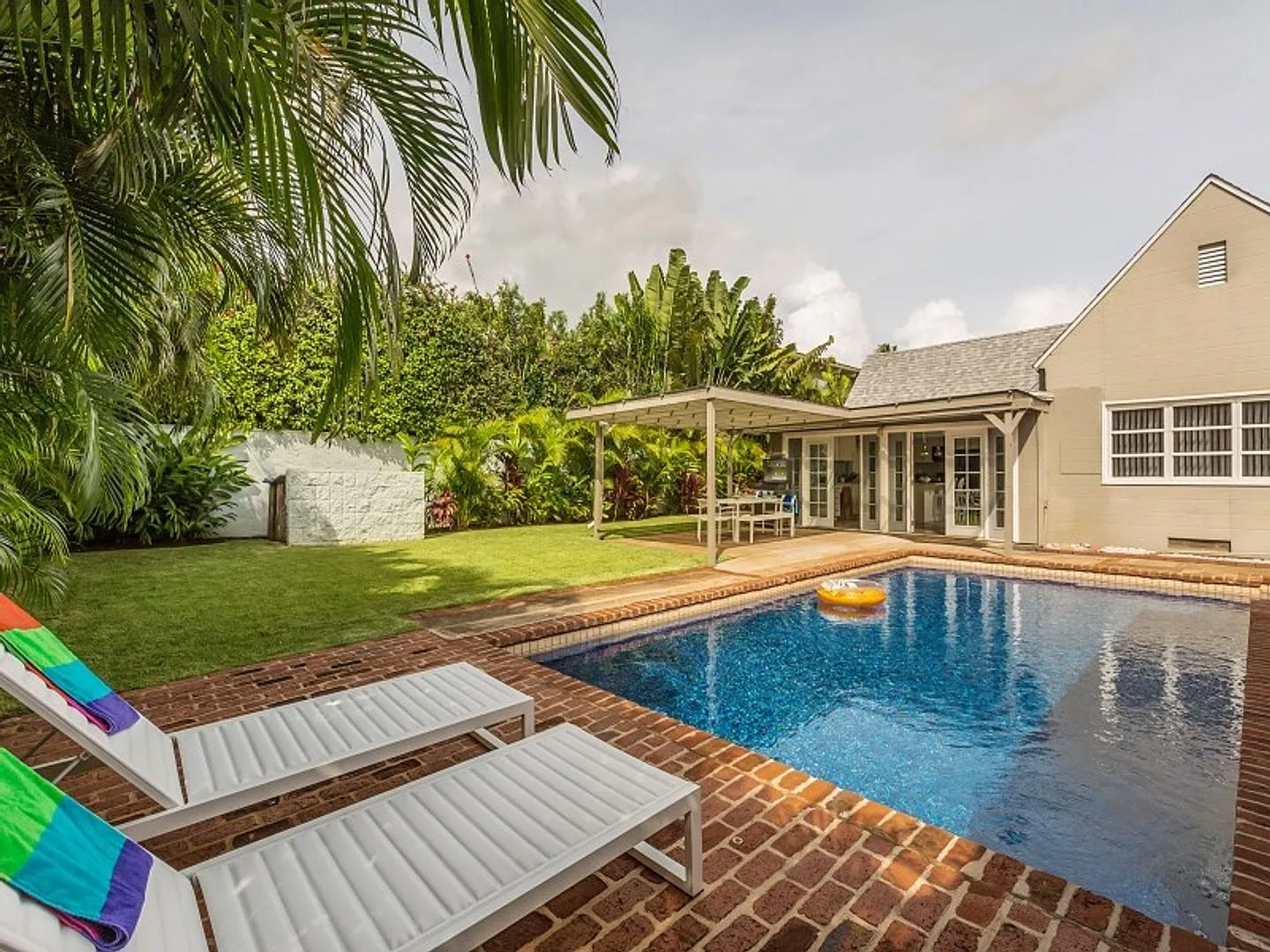 Historic Home+guest cottage in Kahala near the Beach w/Pool & AC: Ho'okipa Villa — Photo 1