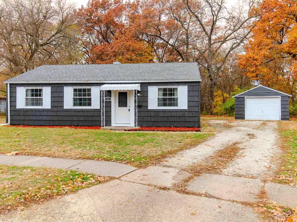 101 Fulton Rd, Marquette Heights, IL 61554