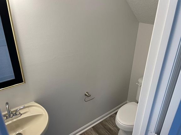 1/2 bath downstairs