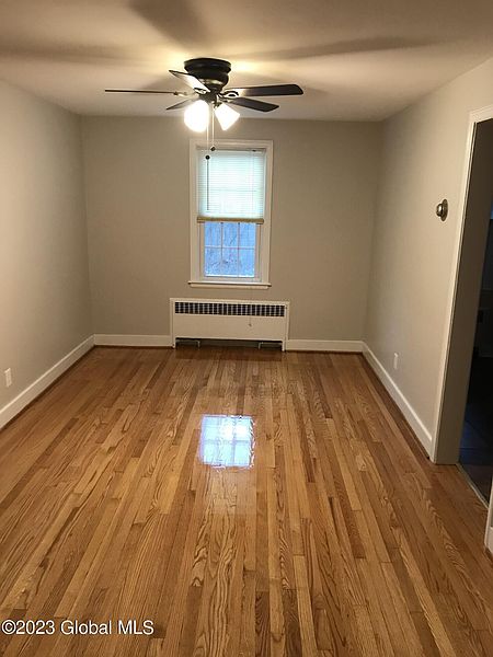 5th image of 180 Fairlawn Avenue