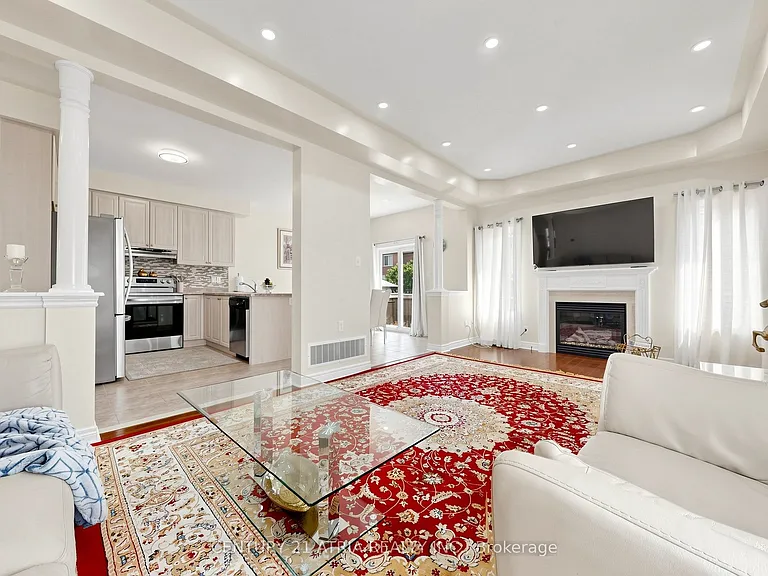 15 Paulgrave Ave — Photo 5