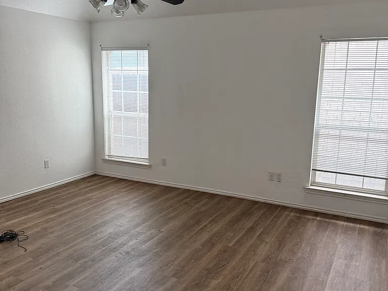 4037 Champions Dr — Photo 11