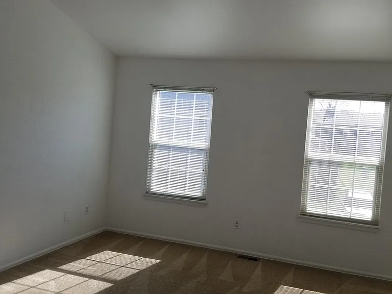 Master Bedroom - Vaulted celings