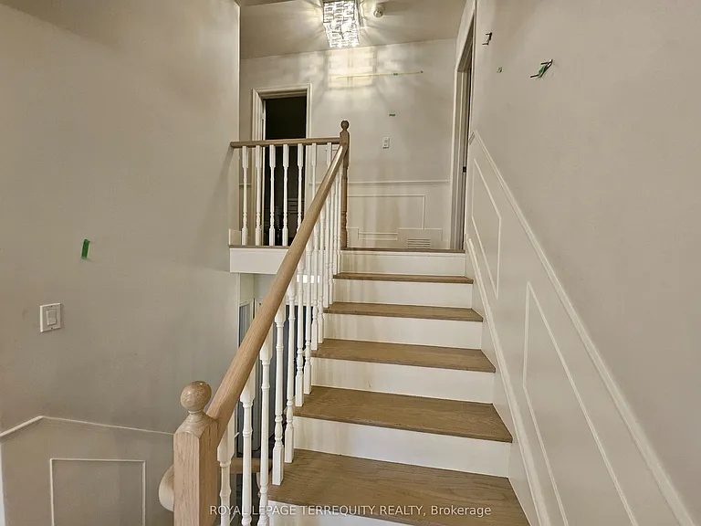 2067 Obeck Cres — Photo 21