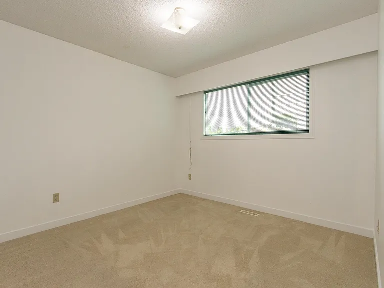 10620 Seaham Cres — Photo 30