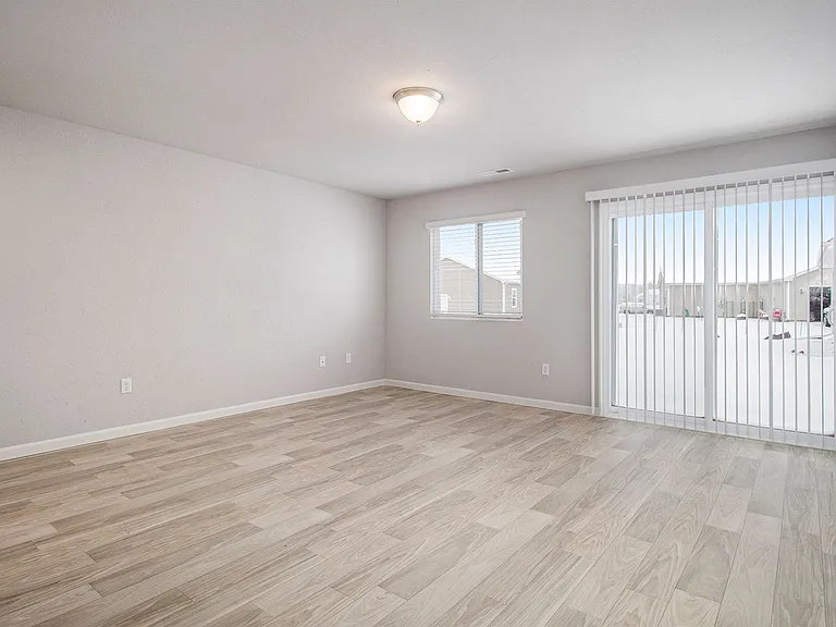1221 Baker St — Photo 14