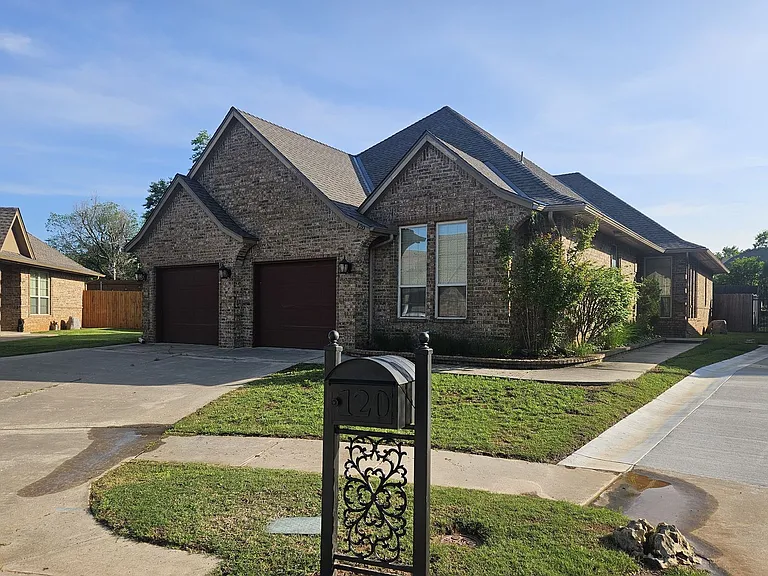 120 Napoli Ct — Photo 1